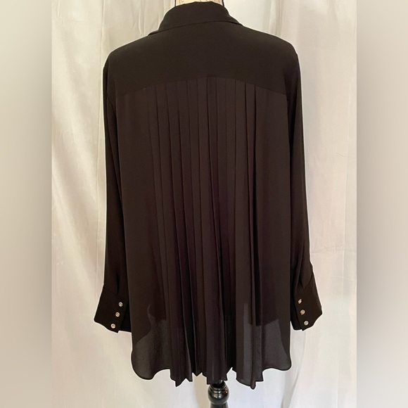 CHICOS SIZE 3 BLACK LONG SLEEVED BUTTON UP SHIRT - Picture 5 of 5